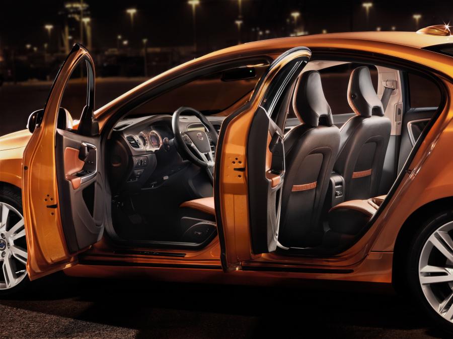  Volvo S60 2010 года  (фото 37 из 226)